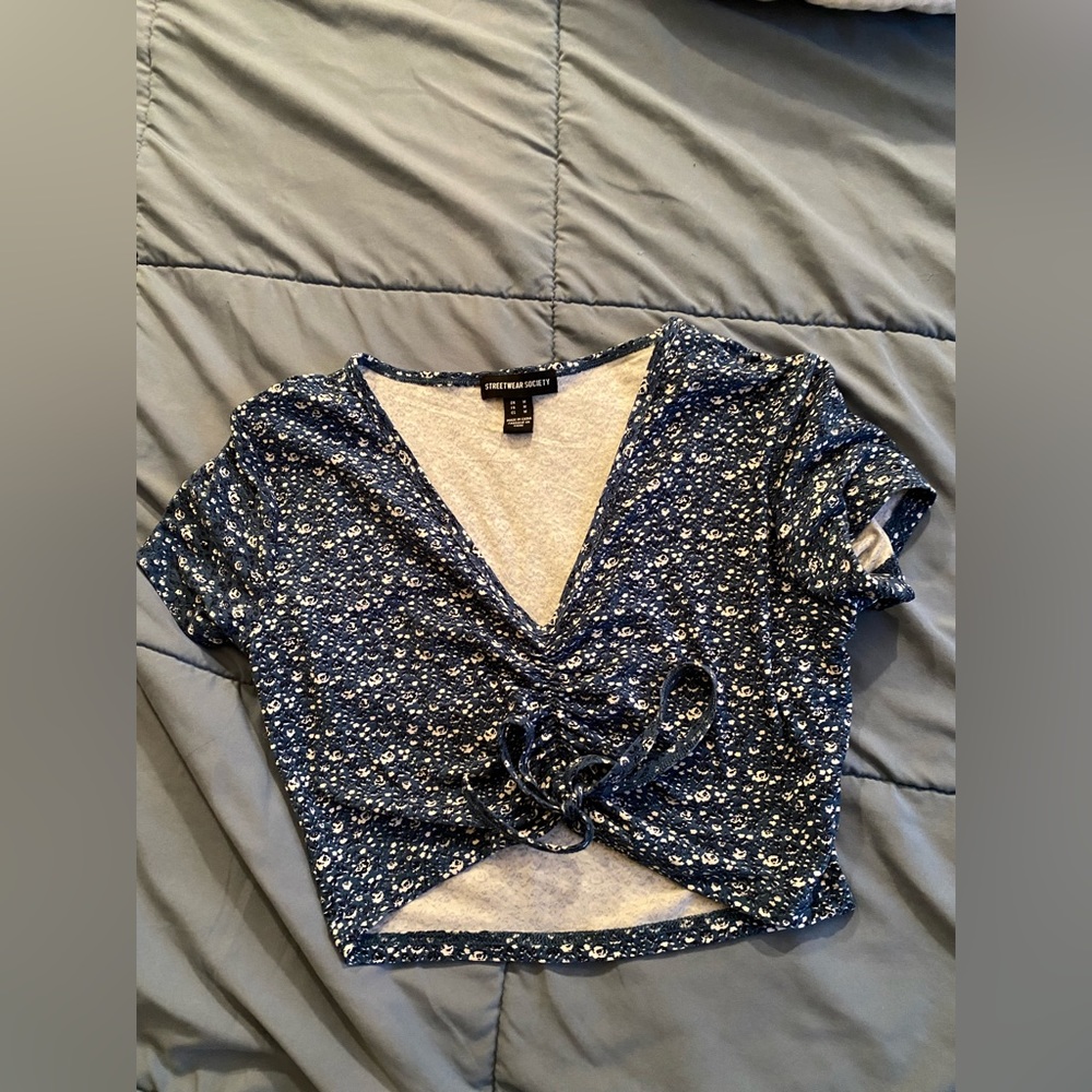 Cropped Floral Printed shirt
